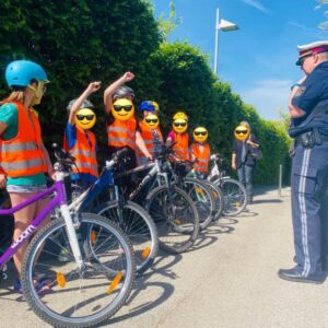 Radfahrprüfung 2022 - Polizei und Schüler